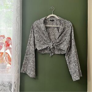 Dynamite Black and White Crop Blouse with Sailor Collar